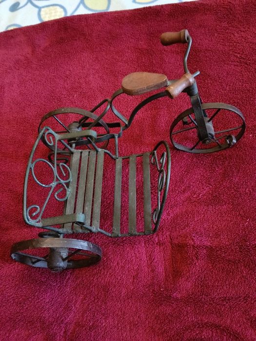 Vendo triciclo para decorar.