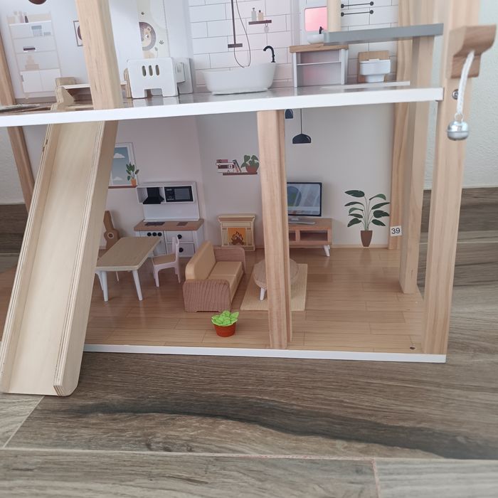 Casa de Bonecas XL em Madeira Aldi – Completa com Móveis e Figuras