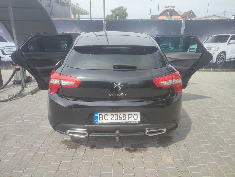 Автомобіль Citroen DS5