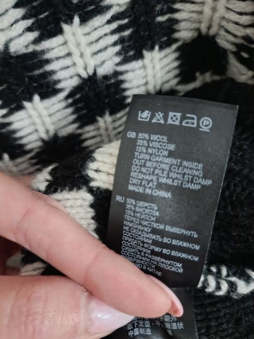 Sweter wełna czarny biały kratka okrągły dekolt klasyczny Reiss 36