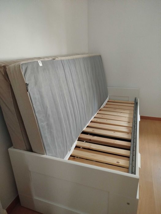 Cama dupla com gavetões