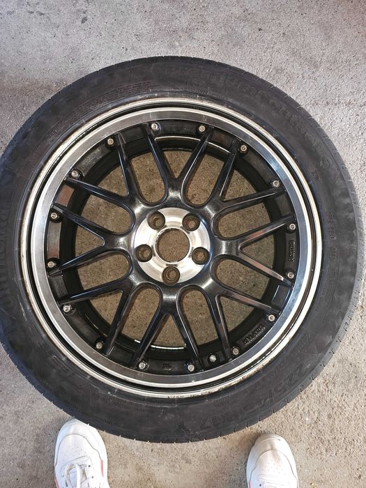 Jantes e pneus de carro