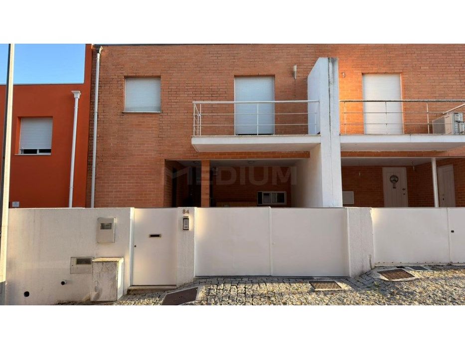 Moradia T3 em Oliveira São Mateus
