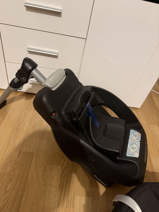 Fotelik z baza maxi cosi  na pas samochodowy