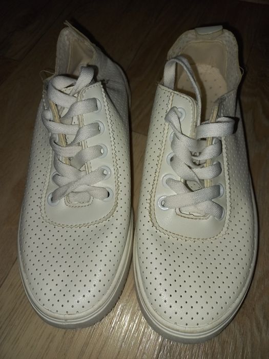 Білі кеди мокасини кросівки