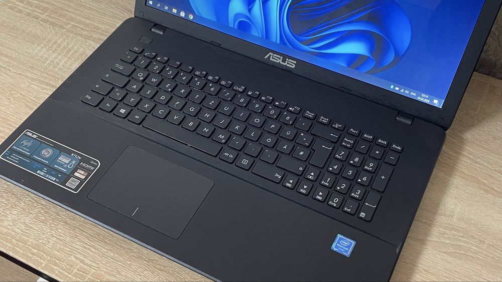 Ноутбук ASUS R752N / 17,3" / 4 ядра / 3 год. акб / 1 TB / Ідеал