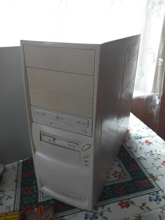 Комп'ютерний корпус LG