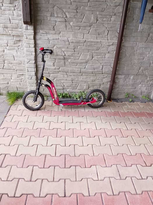 Hulajnoga na kołach pompowanych firmy scooter
