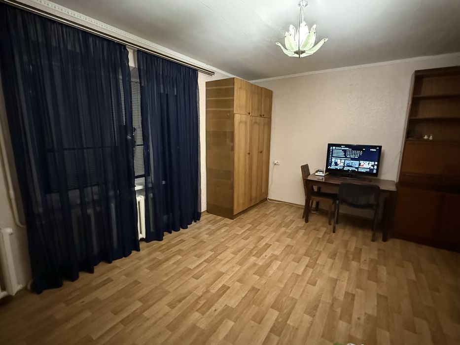 Подобово , почасово здам квартиру в центрі Вільнянську