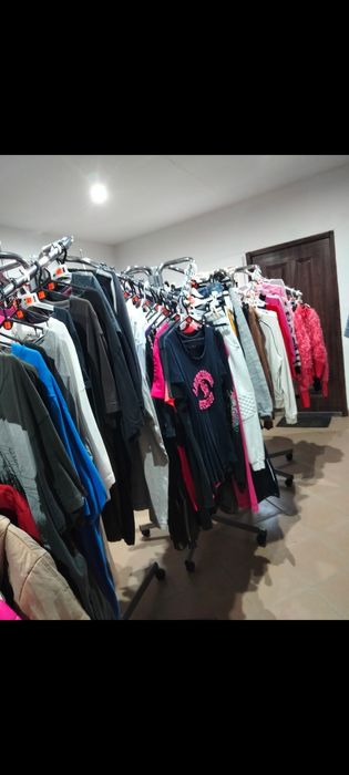 Wyposażenie sklepu regały stojaki