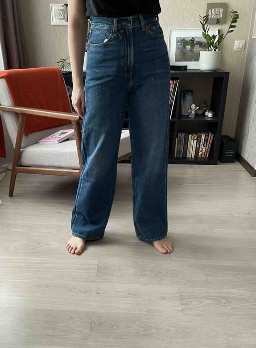 Джинси levi’s high loose нові шикарноі
high loose 
розмір - 29 (М)
довж 109/75
Посадка- 40
пот 39-41
поб 52
77% бавовна, 23% конопляне волокно