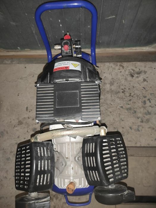 Компресор 50л як новий