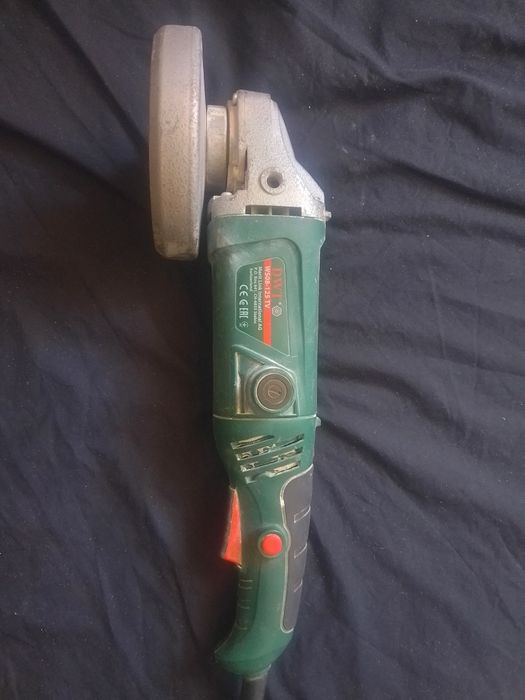 Продам Болгарку DWT