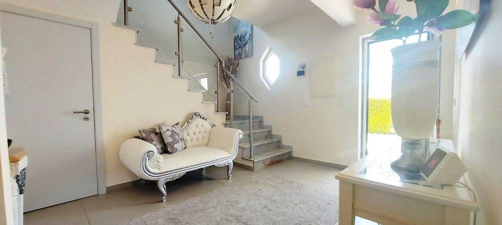 Divã Recamier / Chaise Longue Estilo Barroco (Branco e Prata) – Excelente Estado