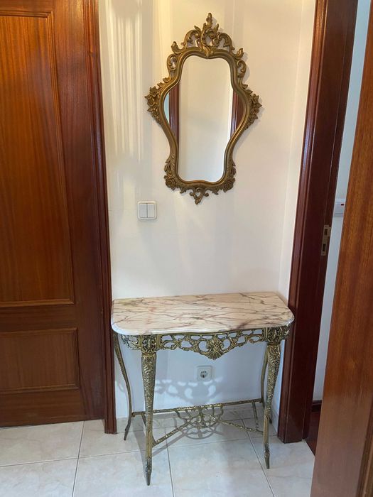 conjunto mesa com tampo em mármore e espelho