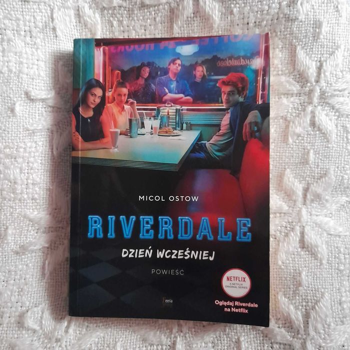 "Książka Riverdalle "Dzień wcześniej" powieść