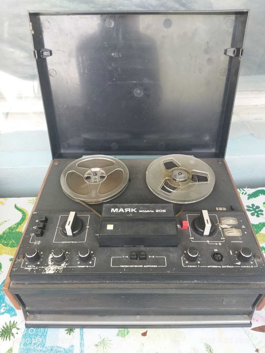 Магнитофон Маяк модель 205