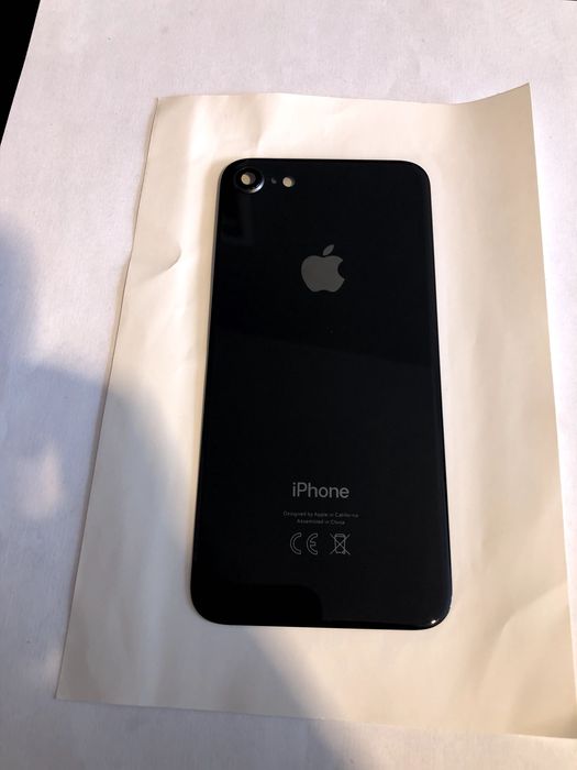 Klapka baterii iPhone 8 / SE 2 / SE 3 – czarna, z szkiełkiem kamery