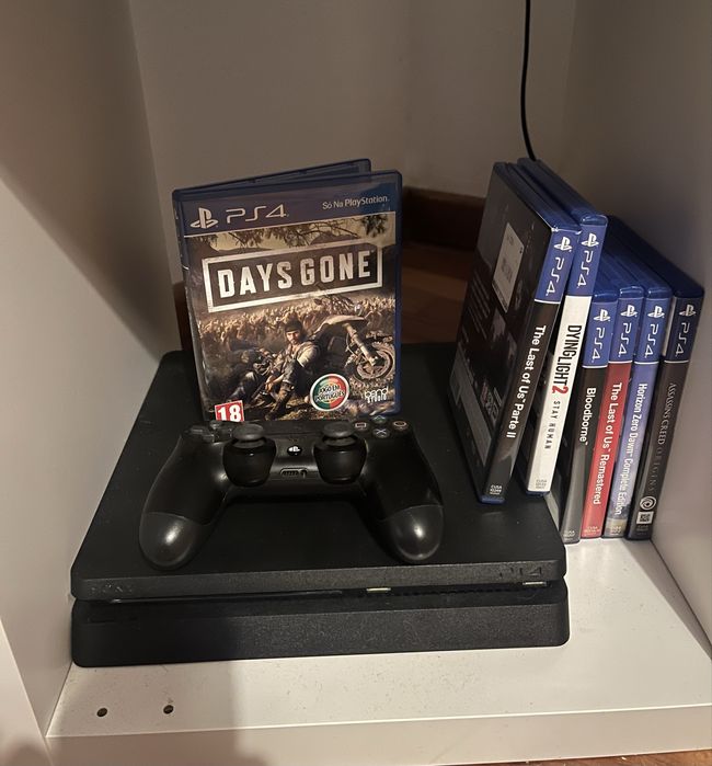 Ps4 com jogos / bom estado