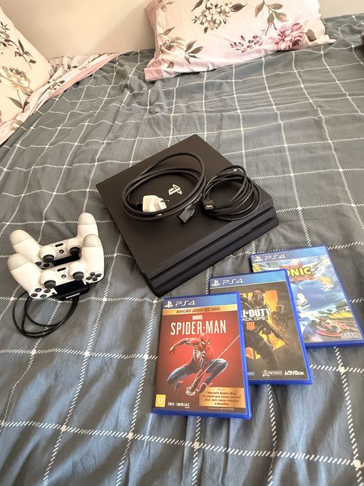 PS4 Pro 1TB – 2 Comandos + Carregador