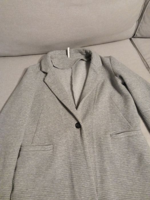 Szara prawie nowa  damska marynarka stradivarius