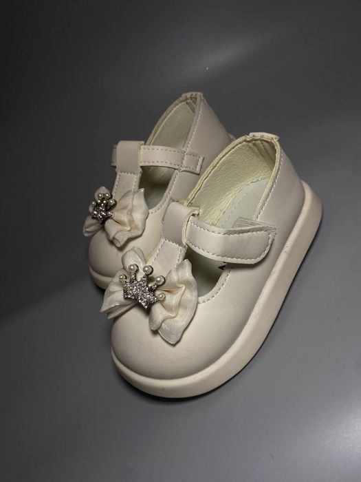 стильні дитячі туфельки