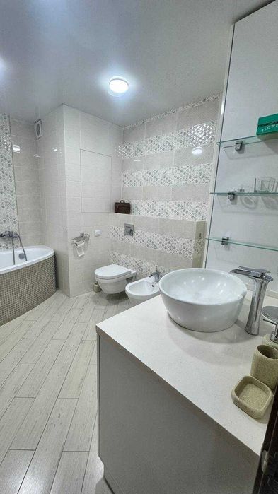 Продам 3-х комнатную квартиру в г.Слобожанское с мебелью и ремонтом