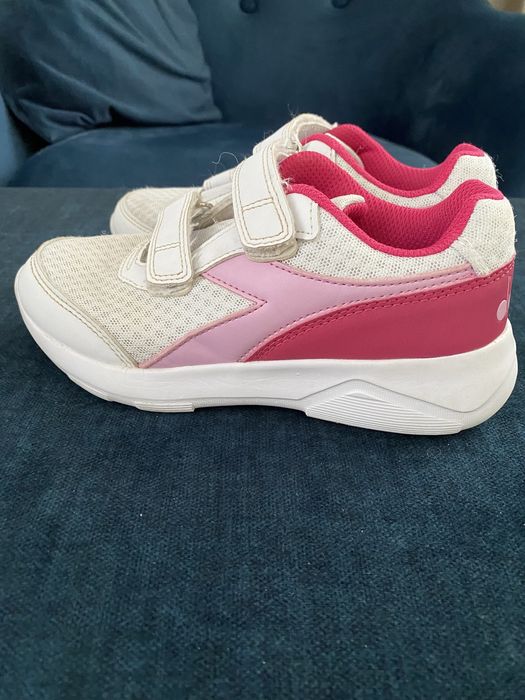 Фірмові кросівки Diadora