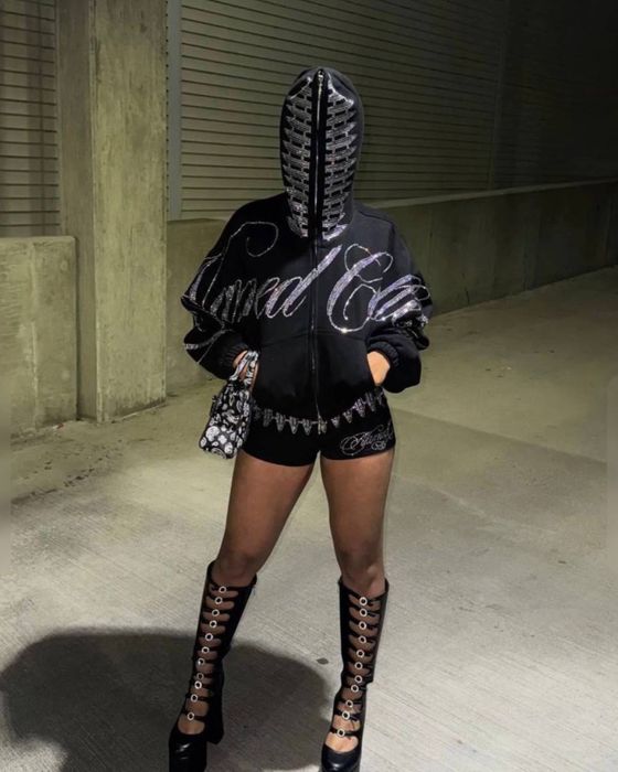 Трендове худі зі стразами