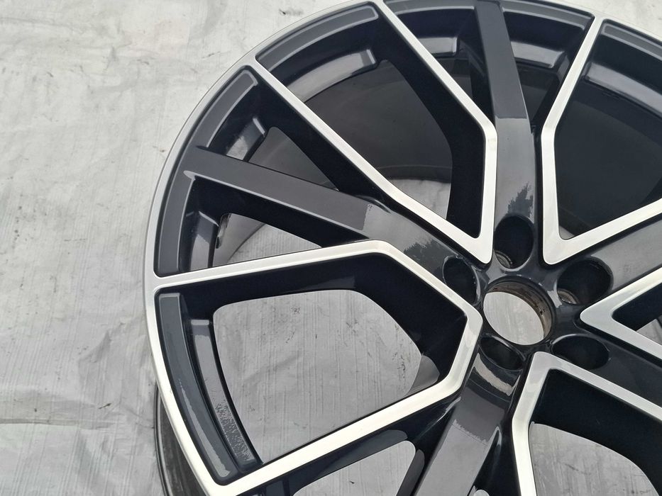 felga aluminiowa audi q7 sq7 q8 sq8 s-line audi sport 22 4m8.601.025.q