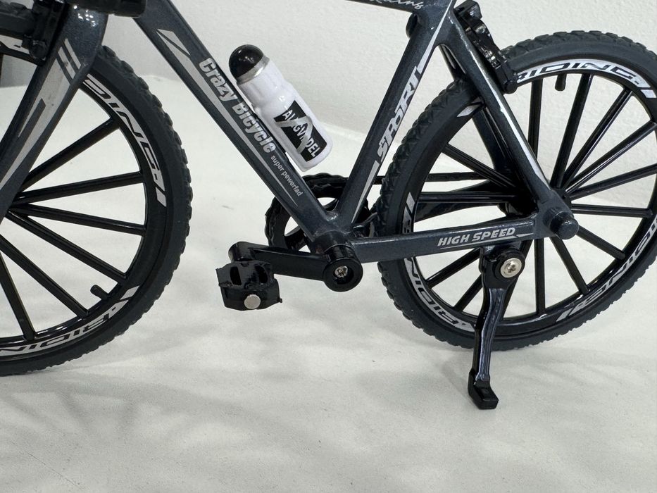 Bicicleta ciclista miniatura 1:12. Lindissima