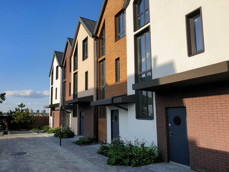 Таунхаус під чистову обробку в Києві. Жуляни. 89 м2