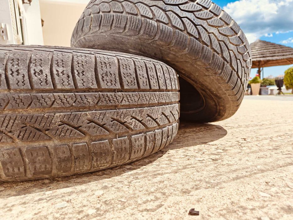 4 jantes de ferro com pneus 195/65 R 15 de Inverno