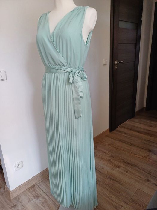 Elegancka sukienka plisowana bez rękawa Amisu rozm 38/40.