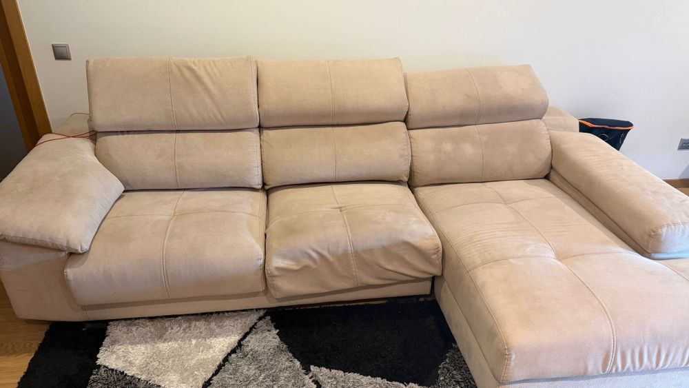 Sofá com chaise long