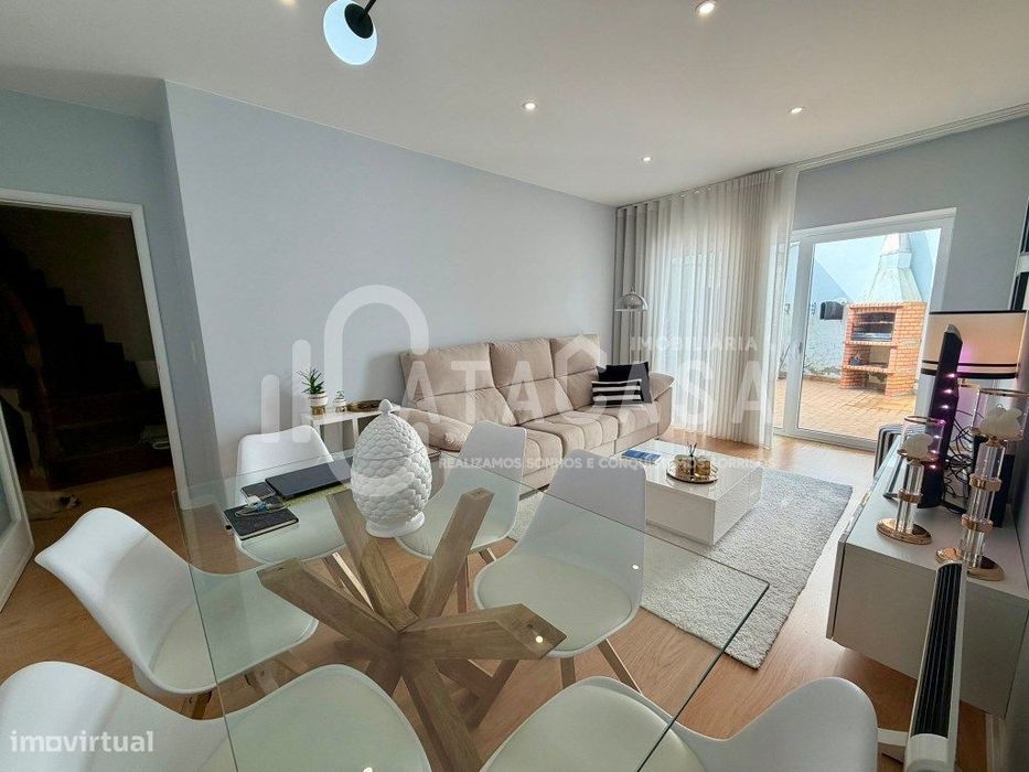 Apartamento T3 Duplex no centro de Esgueira para venda