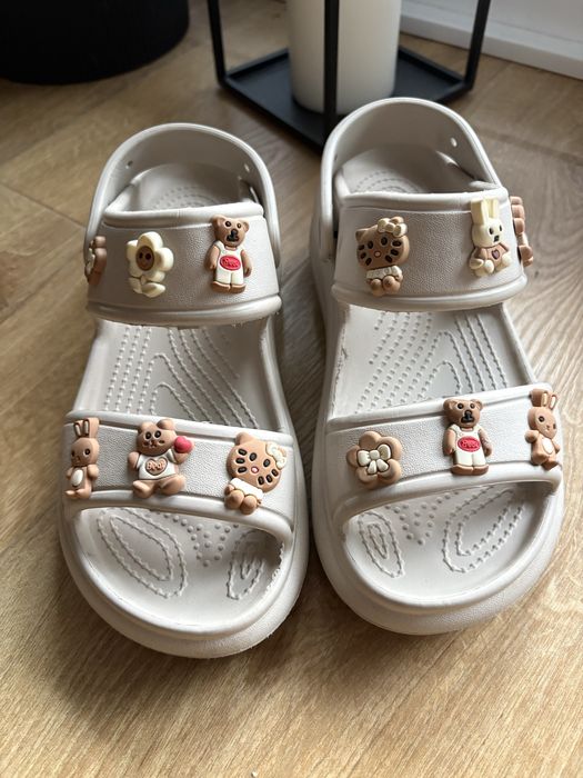 Sandałki beżowe 37 typu Crocs