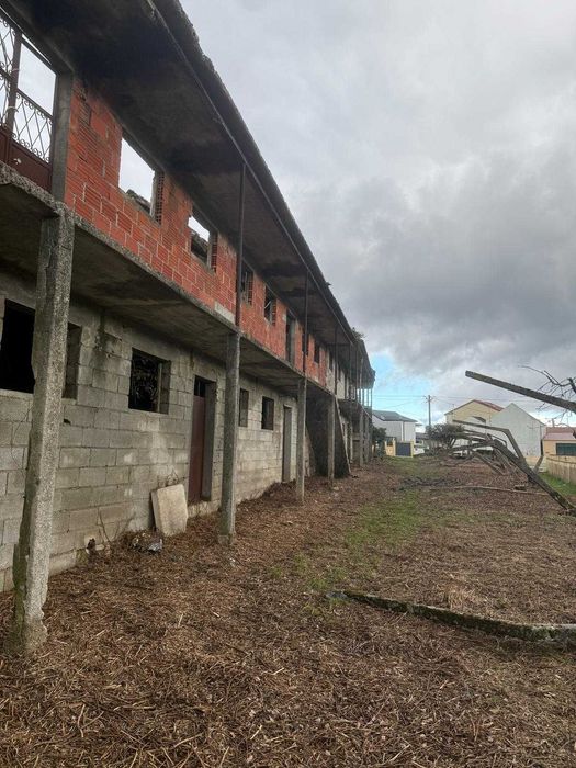 Vende-se Moradia c/ Terreno