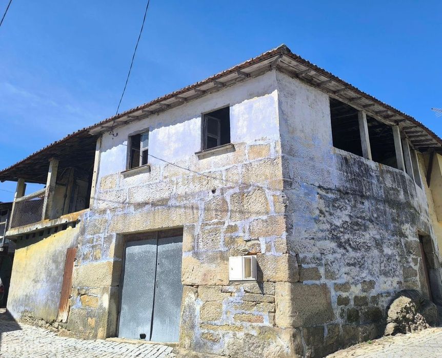 Casa em pedra para reabilitação