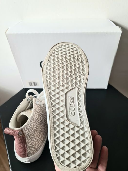 Buty Guess trampki za kostkę skórzane logowane 35