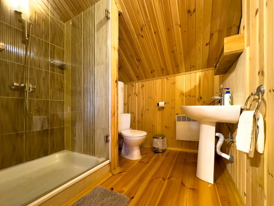 Продаж готелю в с.Підманове, Волинська область поруч з озером Світязь.