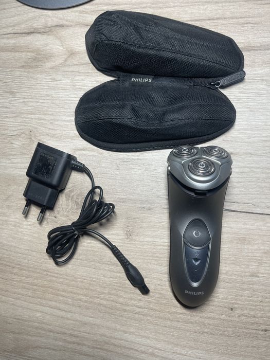 Бритва philips hq8240