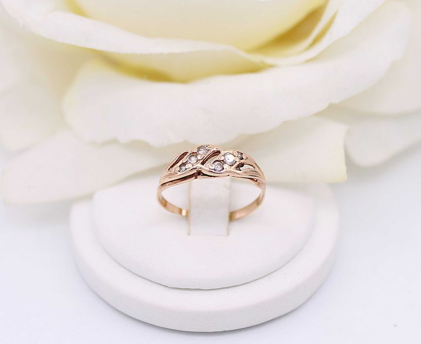 Złoty pierścionek p.585/1,74g z cyrkoniami na froncie