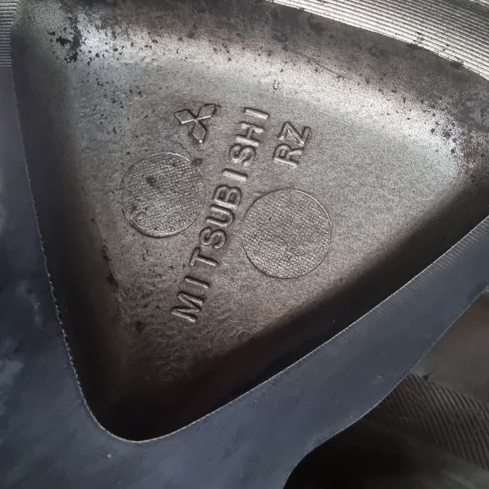 Диски Mitsubishi R18 5x114.3 7j ET38 ЦО67.1 оригінал
Ціна за 4 дис