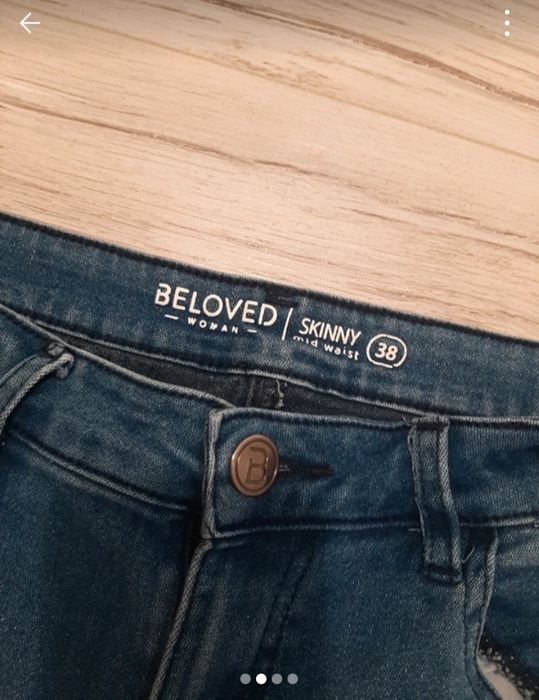 niebieskie jeansy damskie