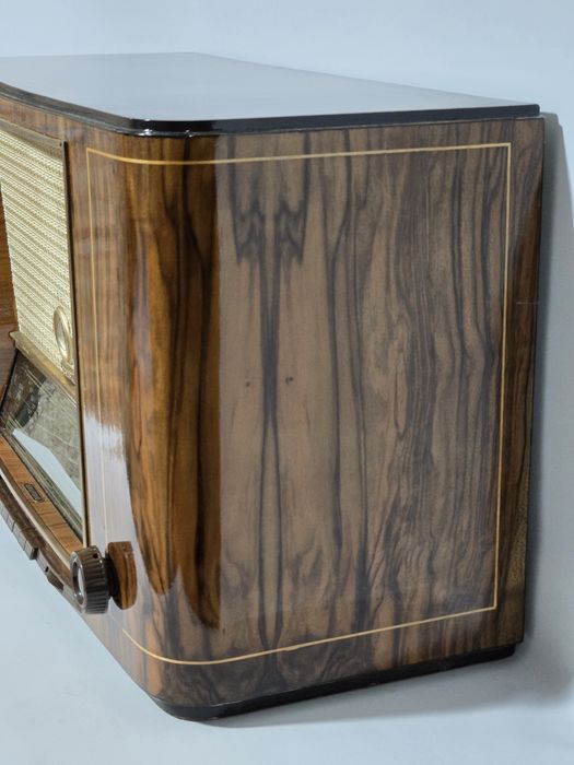 Rádio antigo reparado Grundig