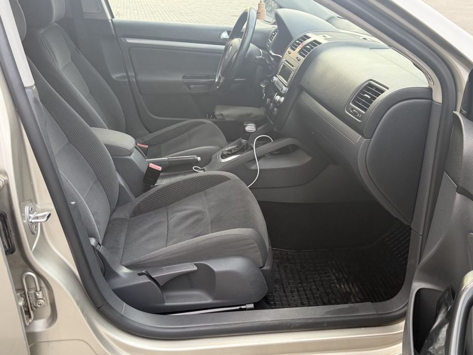VW Гольф 5 Автомат 2л