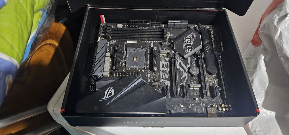 Placa-mãe ROG Strix B450F455855809234227202