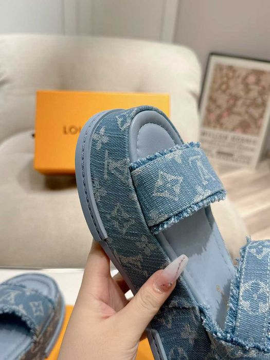 Louis Vuitton Buty, sandaly klapki, skora 200217