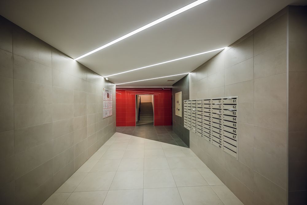 Простора квартира з гардеробом, газове опалення, середній поверх